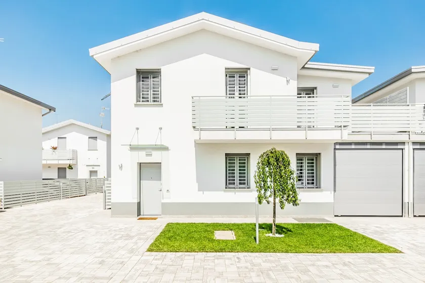Luxury Villa - Exclusive Property With Private Box - Image 1