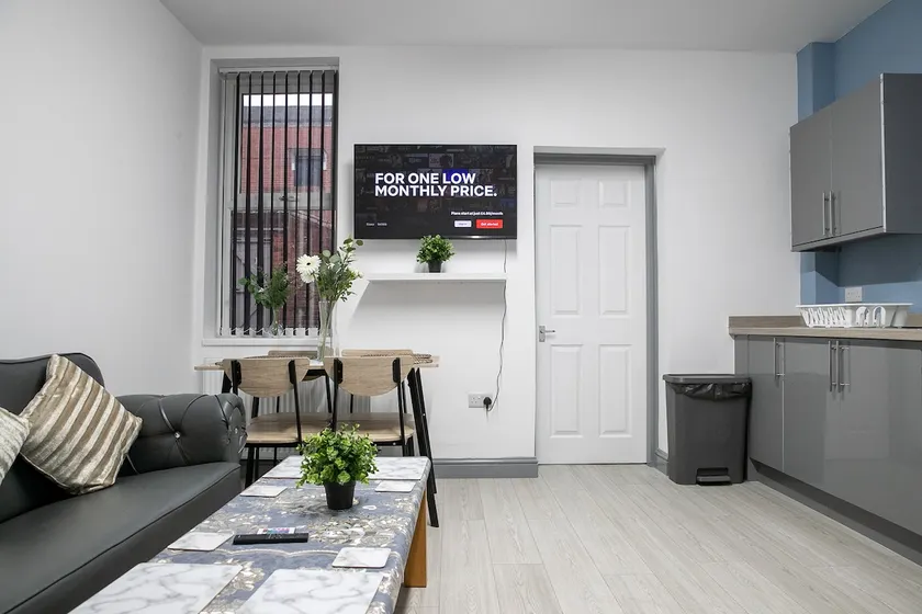 New Large 2 Bed entire apartment Near Newcastle upon Tyne with Free Parking - Image 1