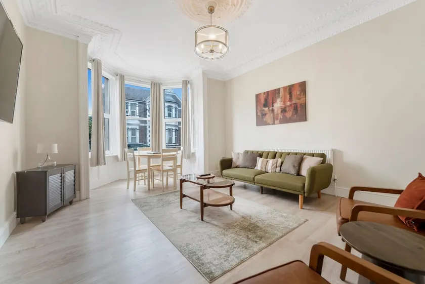 Modern Two Bedroom Central Flat - Image 1
