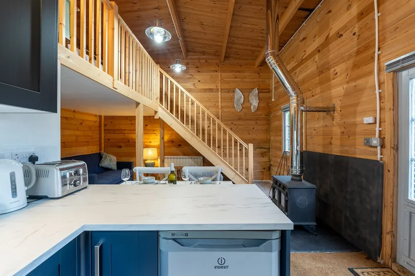 Charming Rural Lodge-Wood Burner, Air Con & Wi-Fi - Image 1