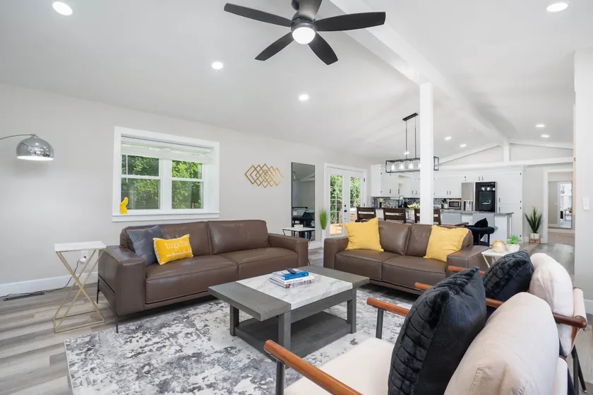 New! Charming & Modern Getaway Home in Springfield - Image 1