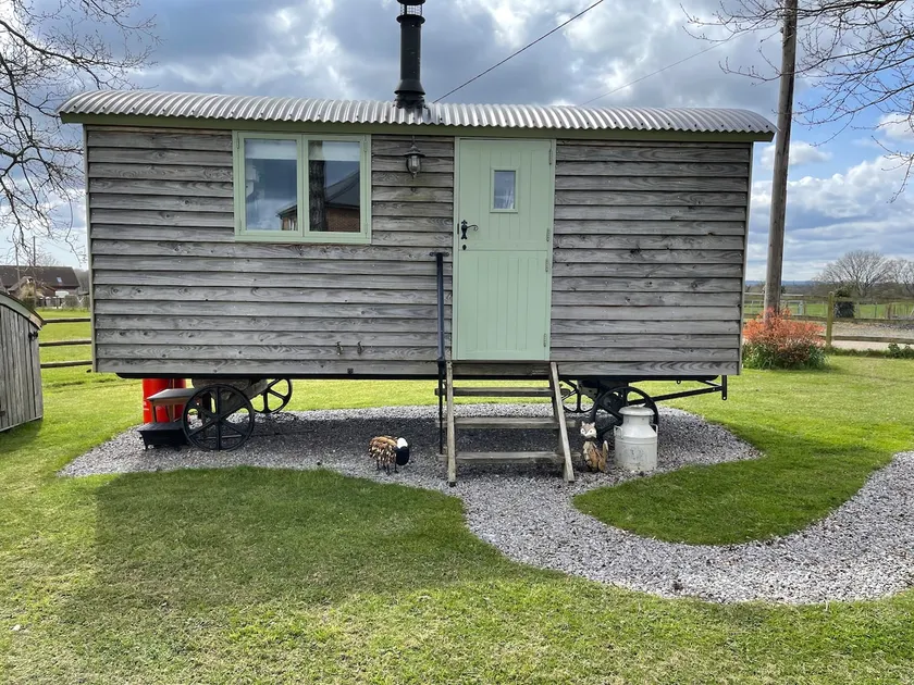 Shepherds hut, Hampshire, Peppa Pig, Paultons - Image 1