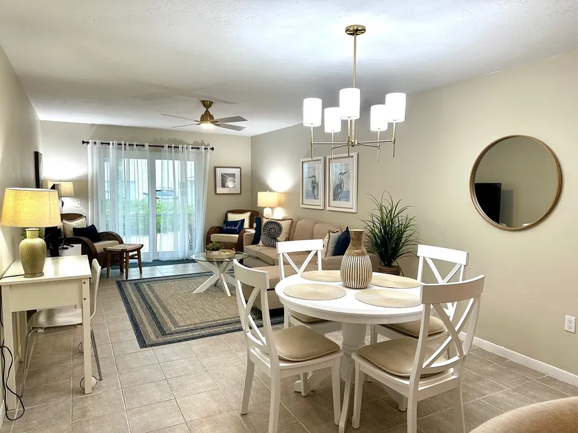 Island Chic 1st FL 2 BR/2 Bath On the Beach w/Pool - Image 1