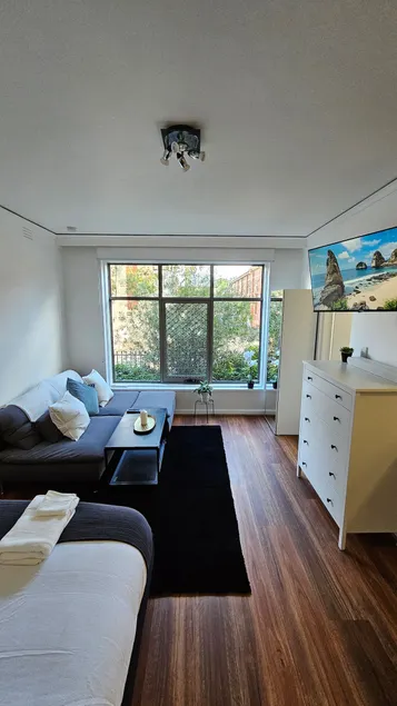 Chic Studio in Central St Kilda - Image 1