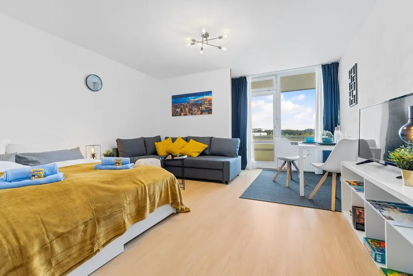 Neusaess: Balcony apt | near clinic & parking - Image 1