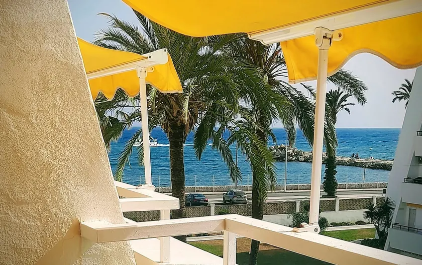 NEW Firstline Beach, Sea View, Aircon, fast WiFi, Pool, 2 Sunny Terraces Parking - Image 1