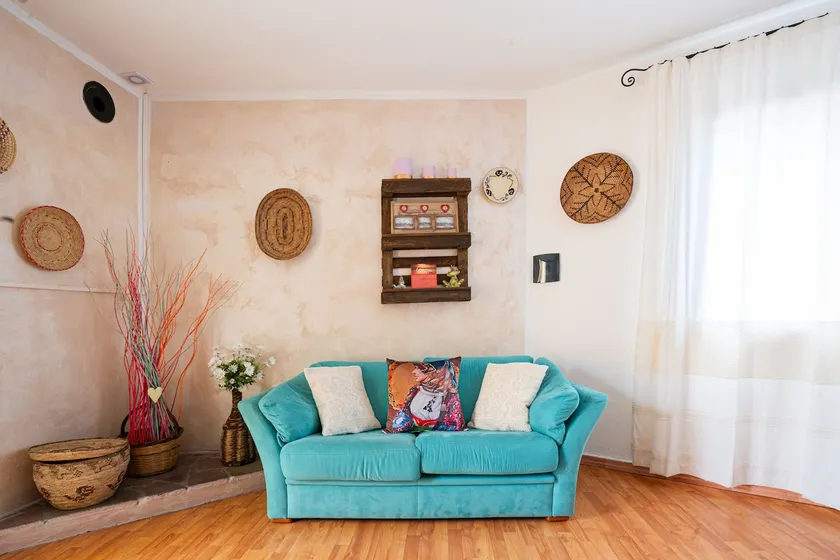 Independent apartment with garden - Image 1