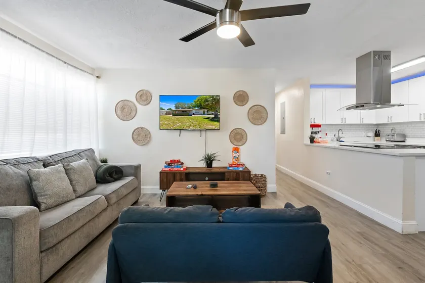 Pedestrian Jewel: Game Room, Minutes from the Beach - Image 1