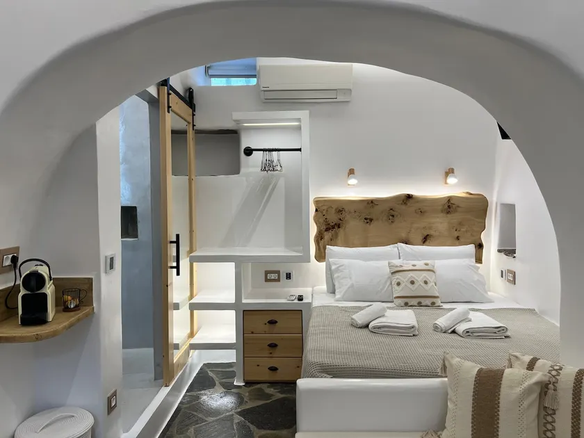 Mikri Kamara Suite - Image 1