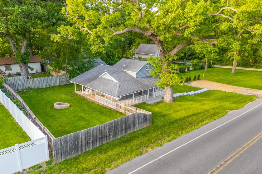 Fenced yard! Cozy with main level KING SUITE! - Image 1
