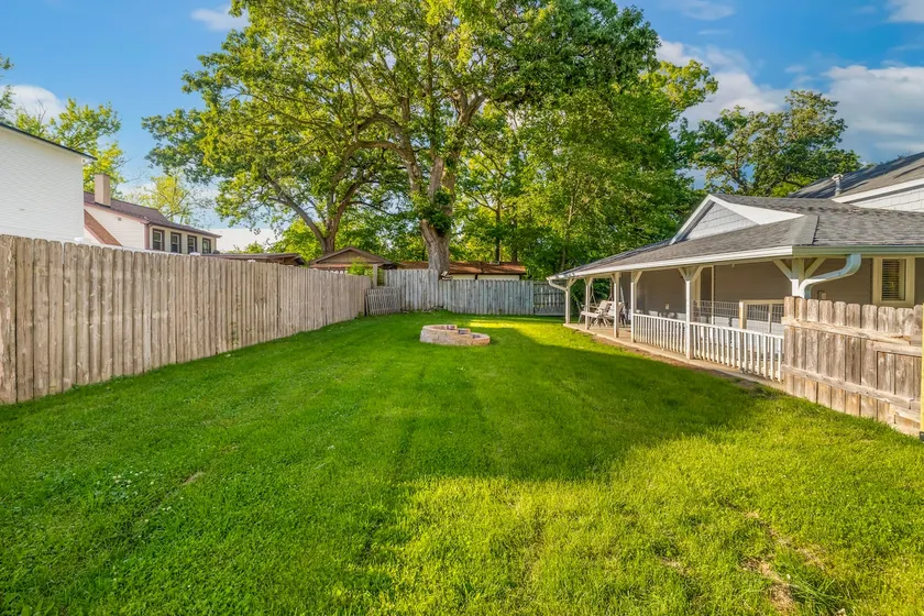 Fenced yard! Cozy with main level KING SUITE! - Image 1
