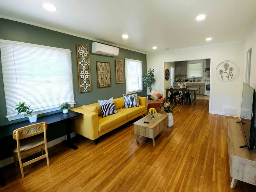 Detached bungalow house Prime location King Bed!37 - Image 1