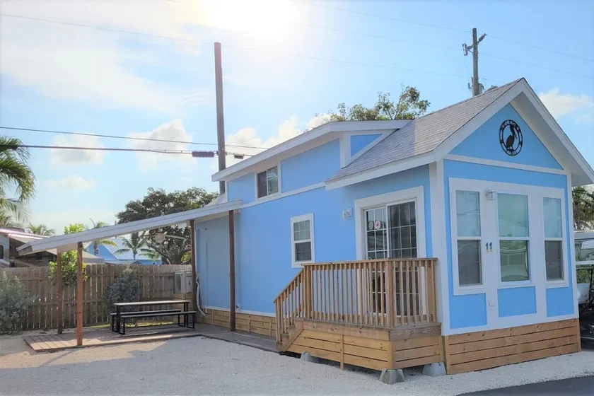 1 Bdrm Keys Cottage with Sleeping Loft Sleeps 8 - Image 1