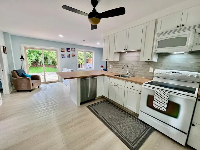 Beachy Bungalow - The Fox Den - Image 1
