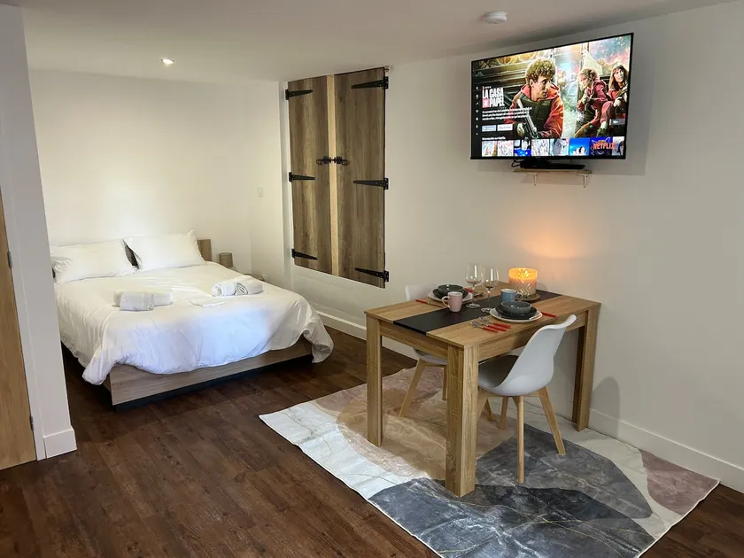 Cozy Haven in the Heart of Le Puy - Image 1