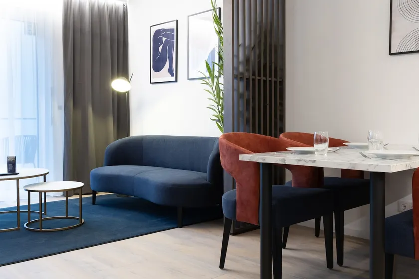 BRiGHT: Suite for 4 | central | kitchen | parking - Image 1