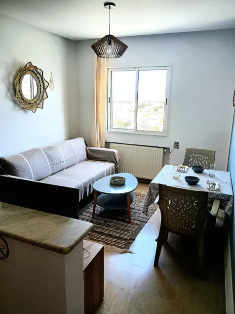 studio with unobstructed view - Image 1