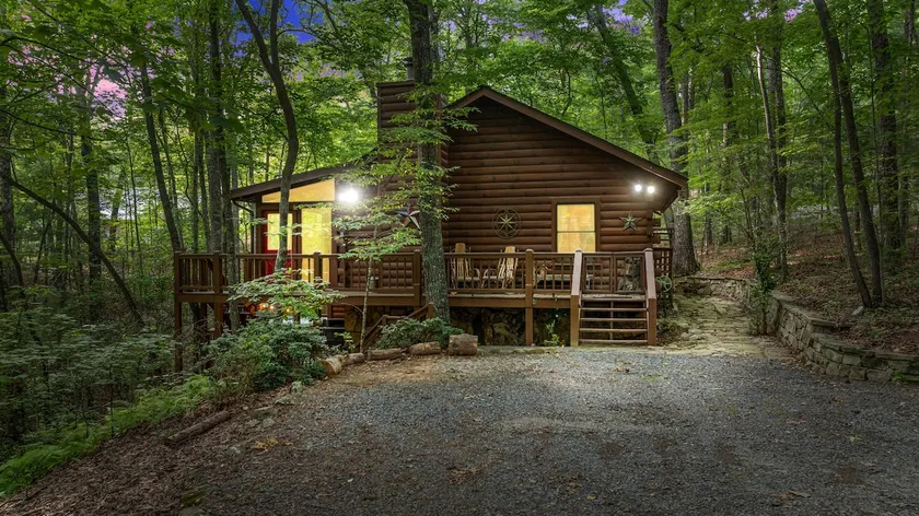 Wine Knot In Blue Ridge - Image 1