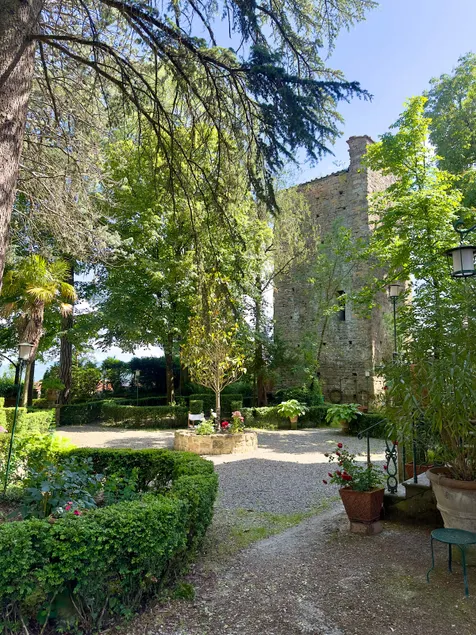 Country chill in the heart of a medieval village - Image 1