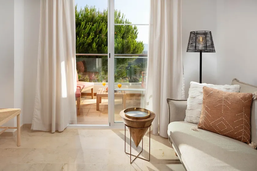 Casa Luz Stylish Apt 2BR | Pool, Beach 3 min car - Image 1