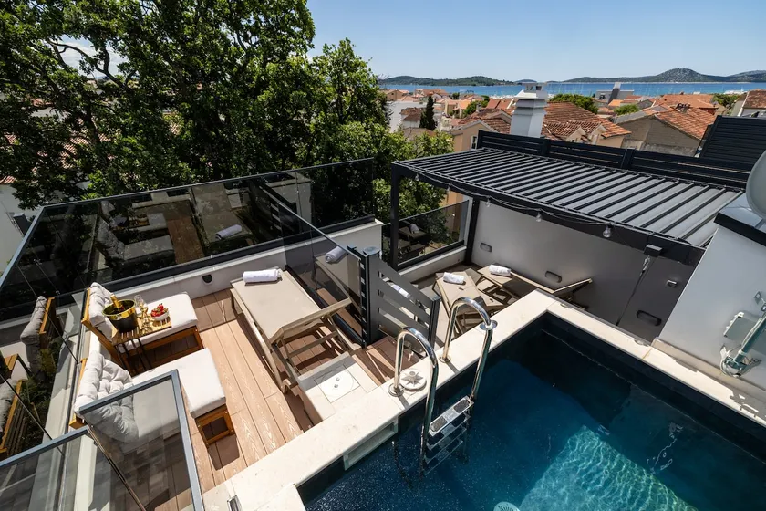 Villa with ROOFTOP POOL Quercus - Image 1