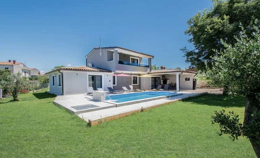 Villa Vala with a large yard near Pula - by Istrabook - Image 1