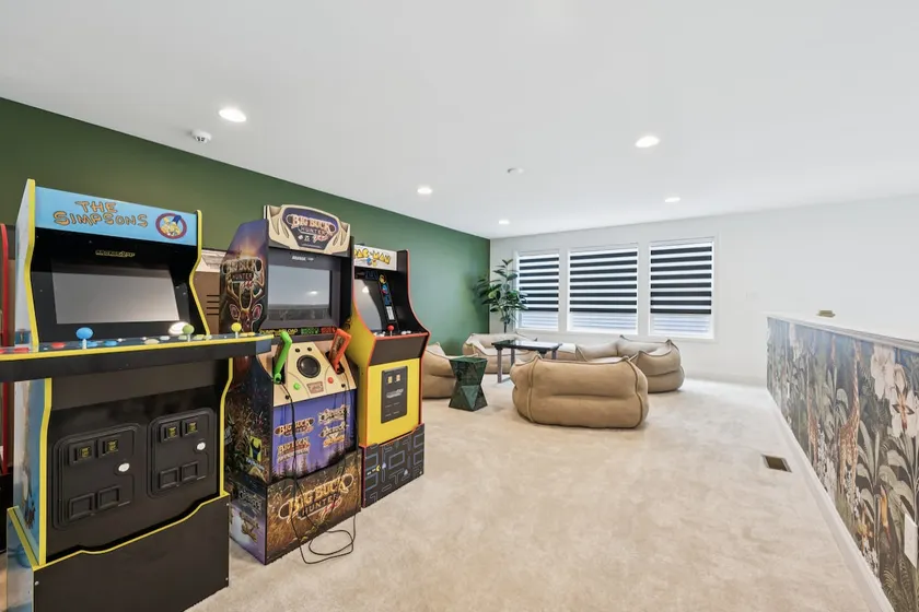 Barbie'sDreamBeachHouse: Karaoke, Arcade + Hot tub - Image 1