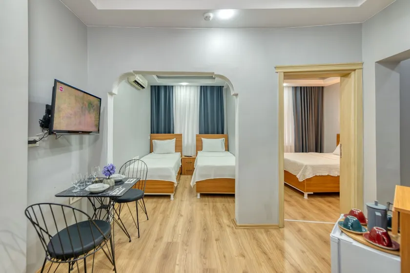 2 bedroom apartment with kitchen and city view - Image 1