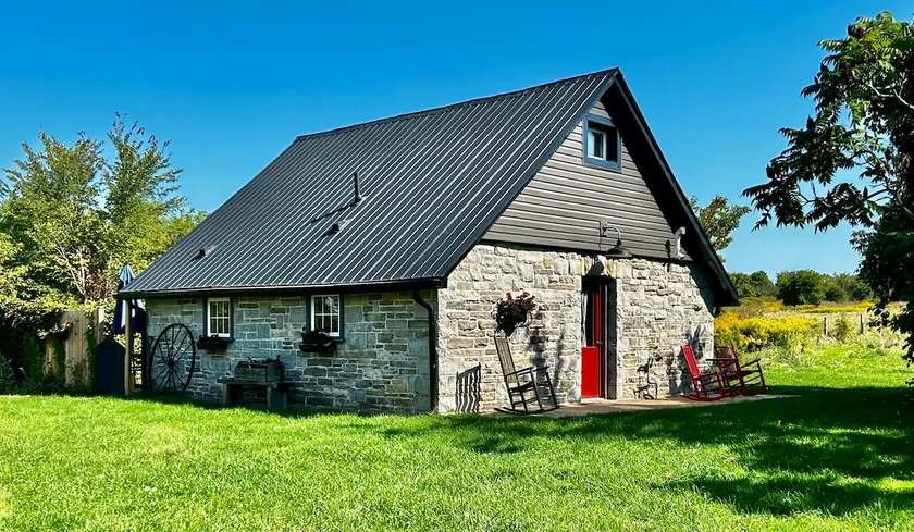 The Stone Cottage on Hay Bay - Image 1