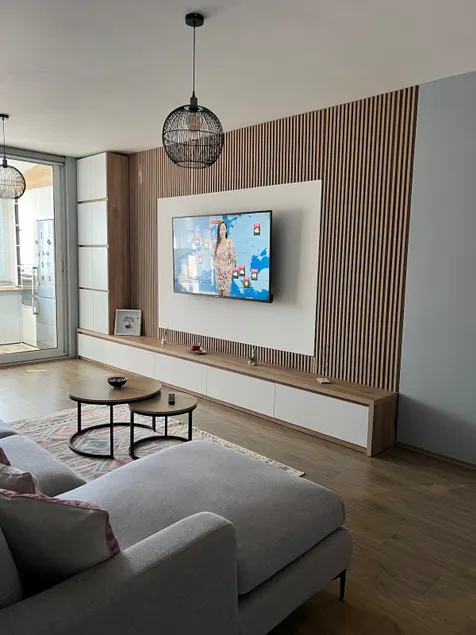 Modern Flat w/ Balcony • Fast WiFi • Bus to Center - Image 1