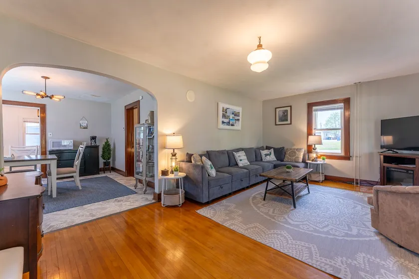 Ely Group Retreat 5 bedrooms, 3 Bath, Huge Lawn - Image 1
