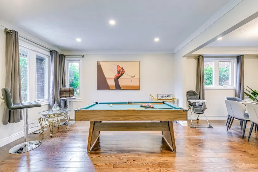 BIG 7 Bed Home w/ Pool Table & BBQ near Airport - Image 1