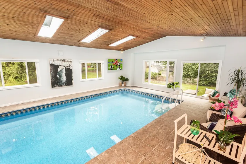 Four seasons Pool Retreat near downtown! - Image 1