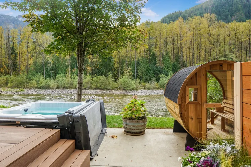 Riverfront Skykomish Couples Retreat Hot Tub Sauna - Image 1