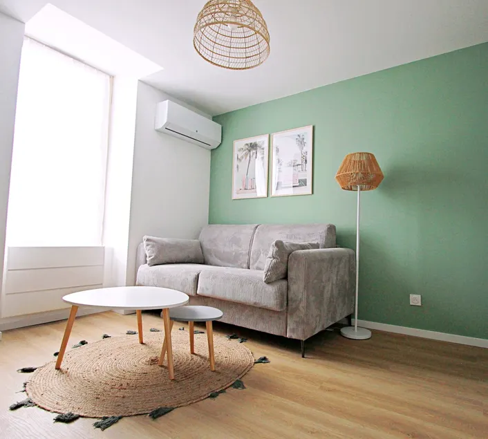 Apartment with Terrace and Garden - Image 1