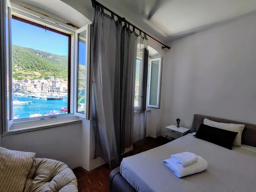 Komiža Gem: Sea Views & Comfort - Image 1