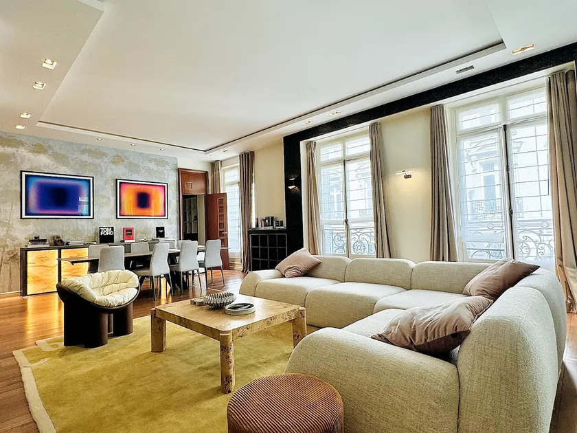 Heart of golden triangle 2bd apartment - Image 1