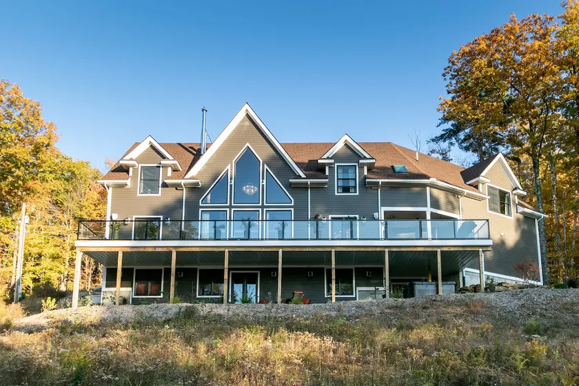 Mountain Retreat, 6000 Sq Feet of Luxury and Fun - Image 1