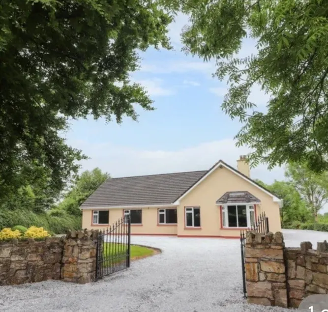 Fort Lodge - Image 1