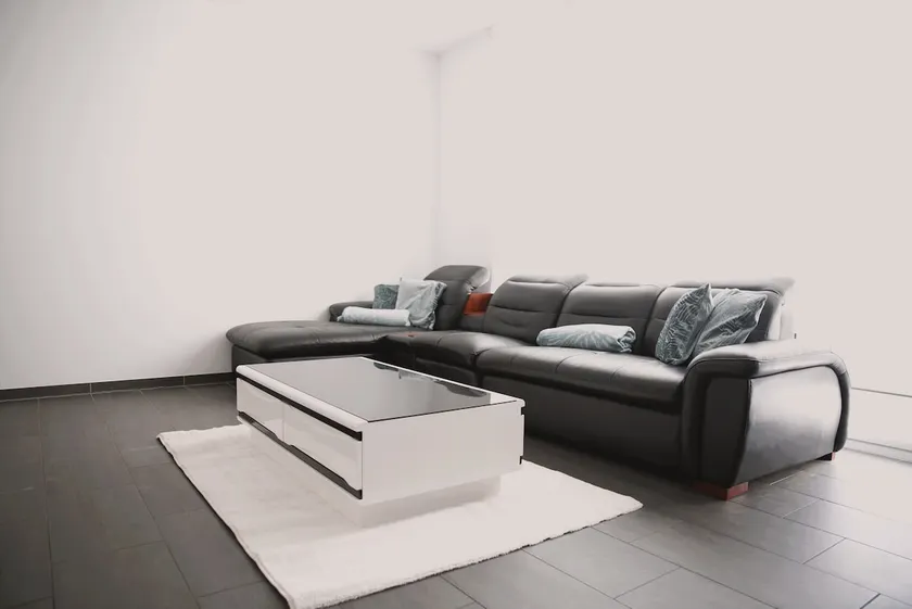 Modern & Bright 1BR Flat - Image 1