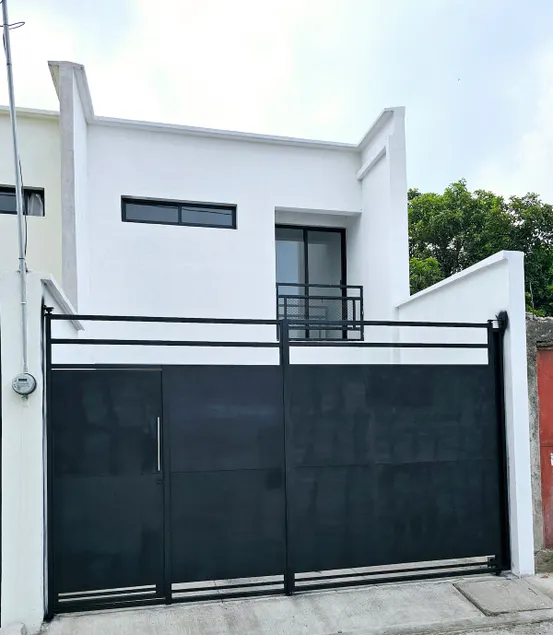House north of Orizaba - Image 1