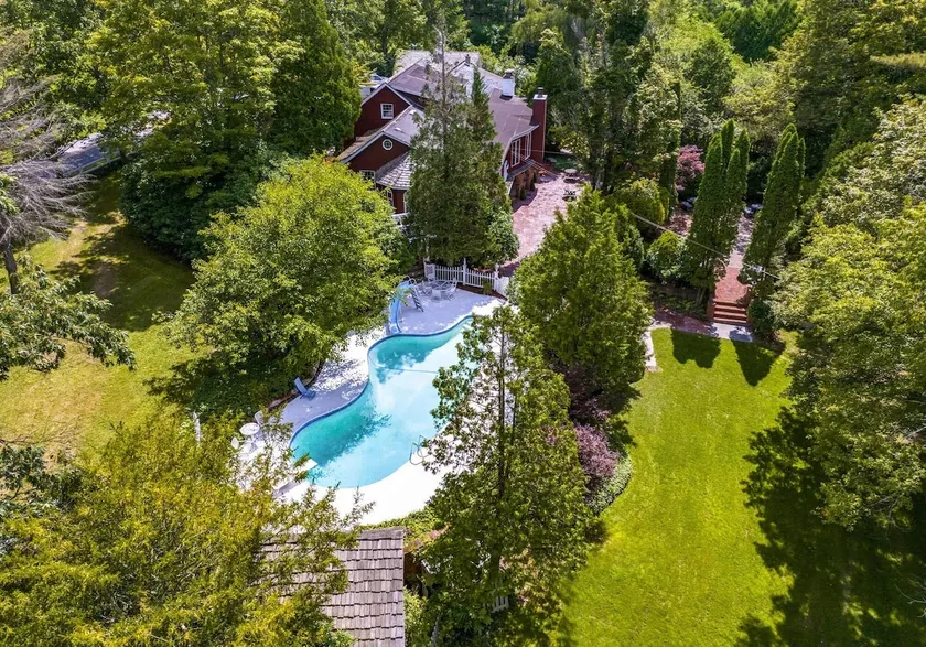 10 acre Estate: Pool, Pickleball, Hot Tub, Games - Image 1