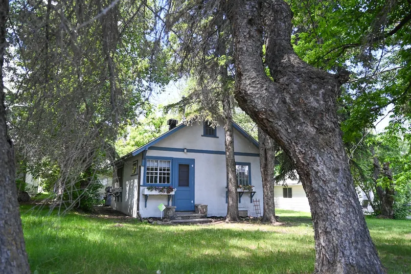 Quaint cabin at the Lake - Image 1