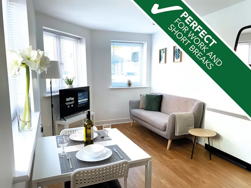Comfortable, Clean & Compact Apartment for 2 - Image 1