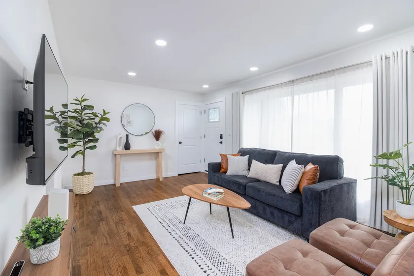 Modern Comfort |3BDR | Near DTW & Downtown Detroit - Image 1