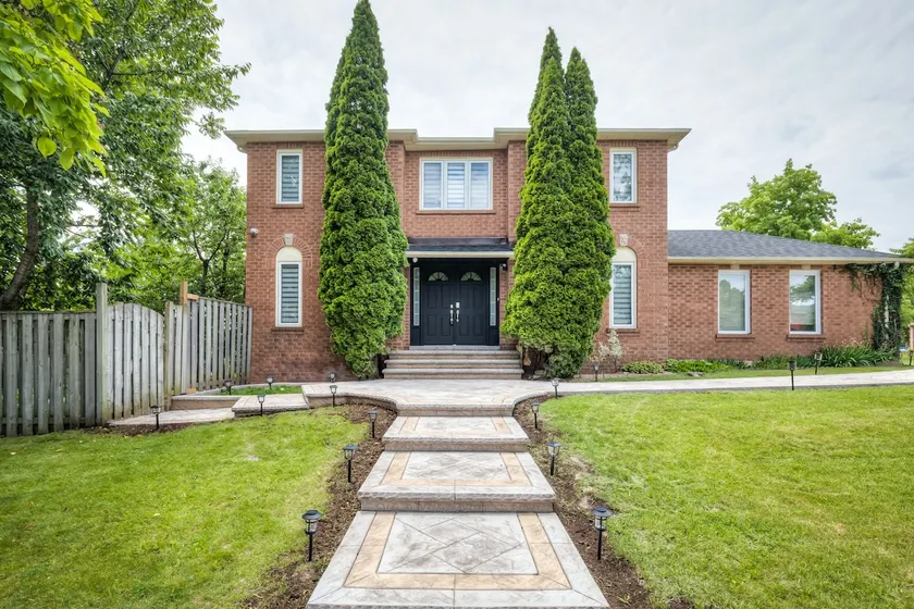 Entire Home | Toronto Hub | Thermea SPA | 12 Guest - Image 1
