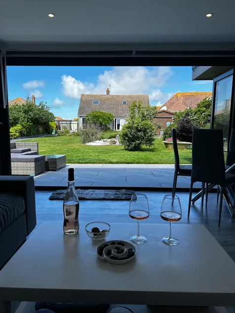 Whispering Waves Guest house, Brighton-8 mins, Guests 4, Beachfront, Free parking, WiFi, Kitchen and AC - Image 1