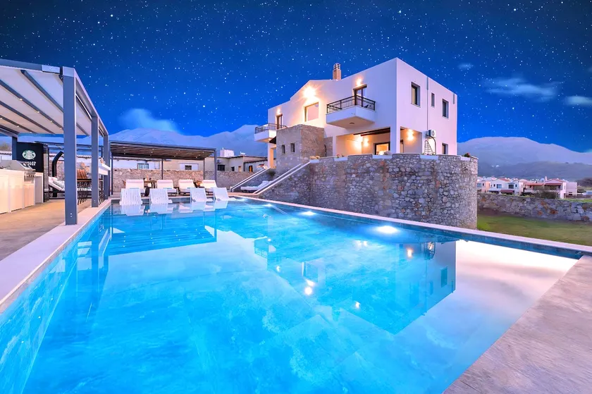 Grey Grand Villa Private Pool - Image 1