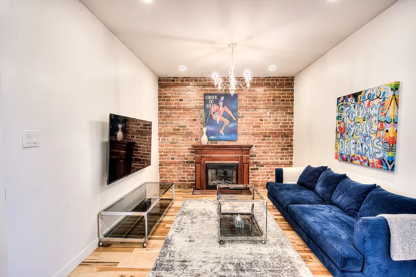 Beautiful 3BR in Montreal famous Saint Catherine - Image 1