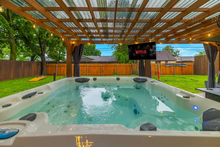 3-BD Haven | Hot tub, King bed, Pool table, Grill - Image 1